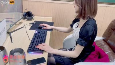 女演员是小莫莫。