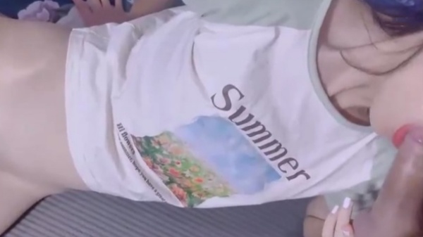 00后青春美少女初长成，清纯小可爱变身小骚货，惨遭巨根疯狂抽插！